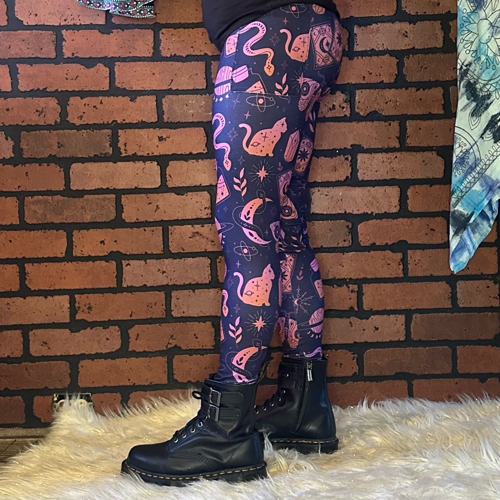 Tarot & Crystals printed pocket leggings for women